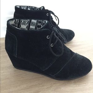 TOM’s suede wedge booties
